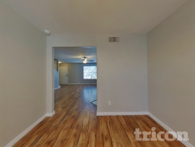 Foto del edificio - 1910 Flycaster Dr