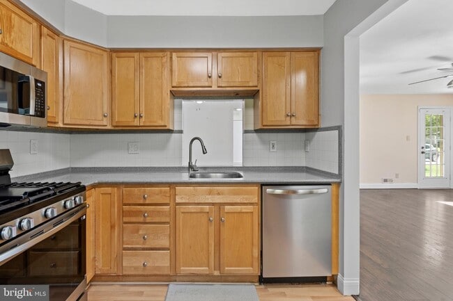 Building Photo - 501A Harwood Ct