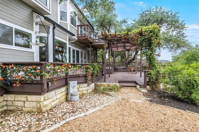 Foto del edificio - 9216 Silver Pine Cove