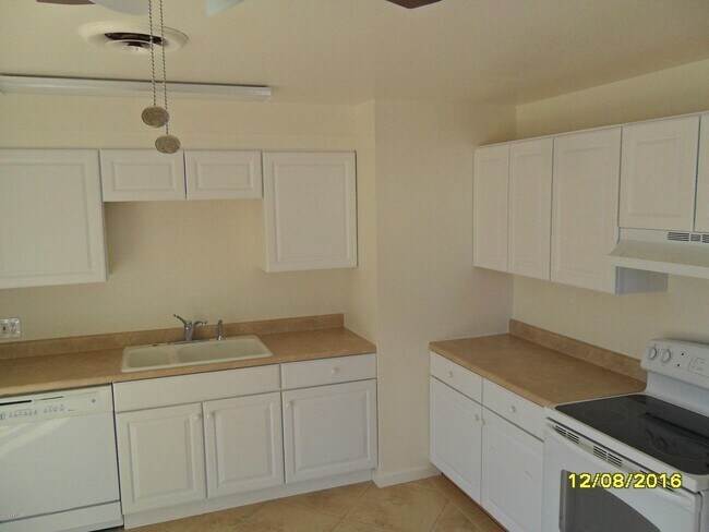 Building Photo - 11363 N 113th Ave