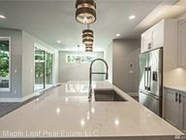 Building Photo - 5 br, 2.5 bath House - 2026 NE 175th St