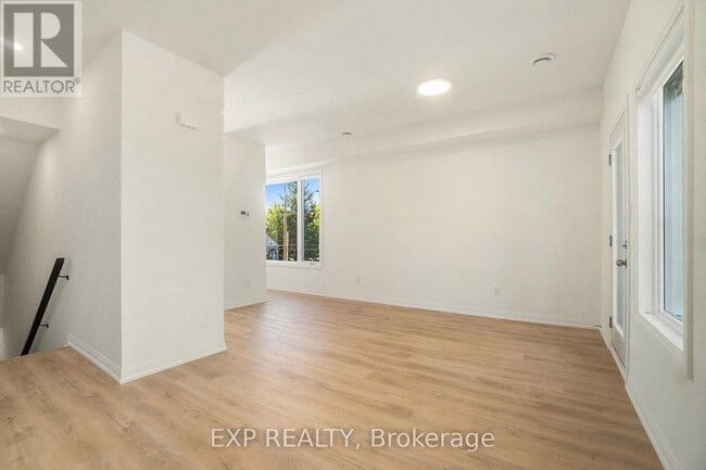 Building Photo - 255 Castor St