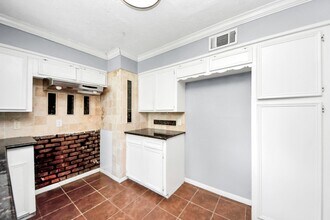 Building Photo - 2513 Leslie St