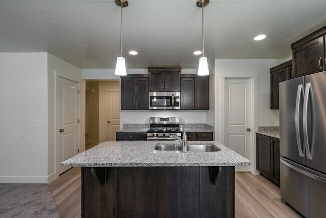 Foto del edificio - Desert Canyons End Unit – 4-Bedroom, 2.5-B...