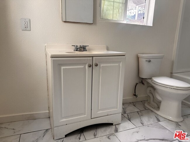 Foto del edificio - 820 E 84th Pl