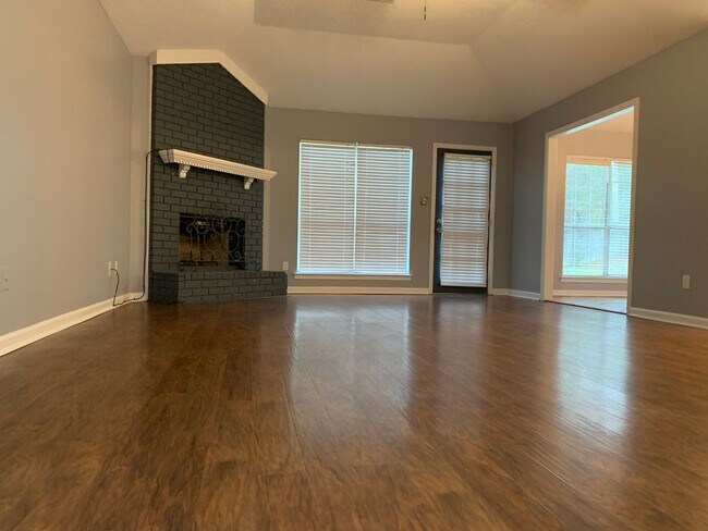 Foto del edificio - 5412 Leaning Oak Dr