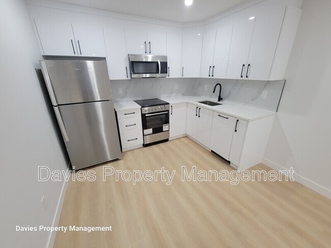 Photo du bâtiment - 16230-16219 19 Ave SW