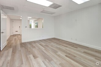 Building Photo - 14751 Plaza Dr