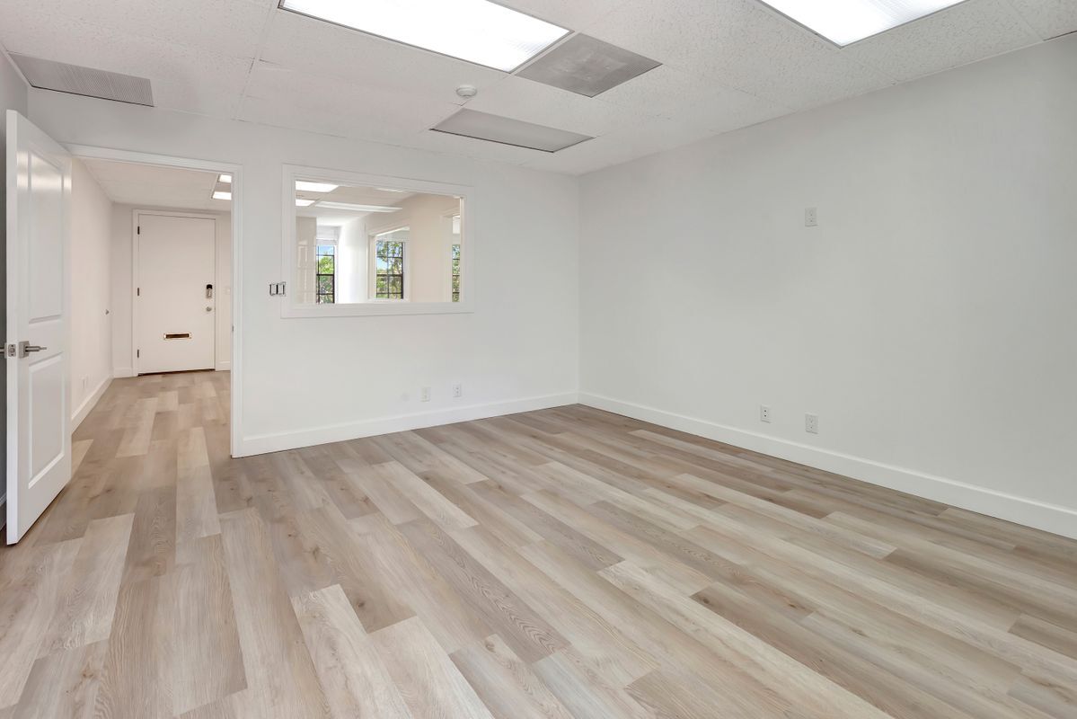 Foto principal - 14751 Plaza Dr