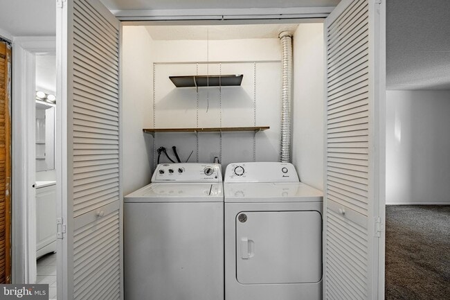 Building Photo - 6101 Hilltop Dr