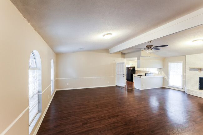 Building Photo - Gorgeous Home in Northport