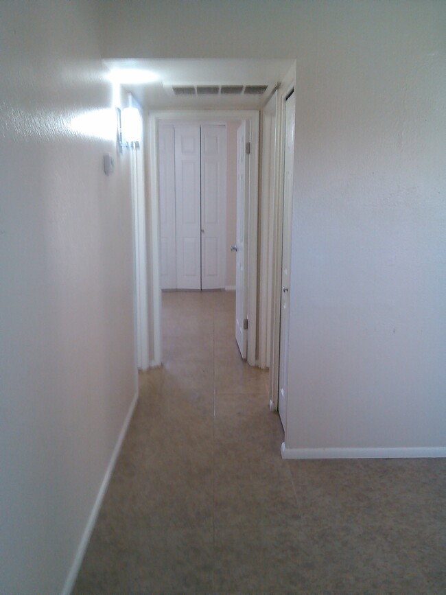 Hall to bedroom - 1622 E Campbell Ave