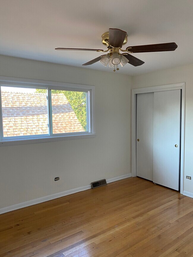 Foto del edificio - 3734 Ridgeland Ave