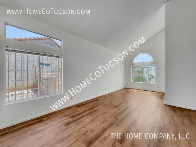 Foto del edificio - 2061 N Nightshade Dr