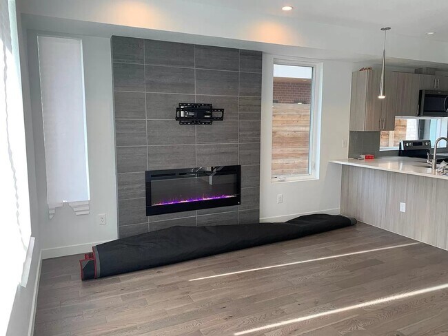 Foto del edificio - Beautiful Sloans lake Two Bed / Two and a ...