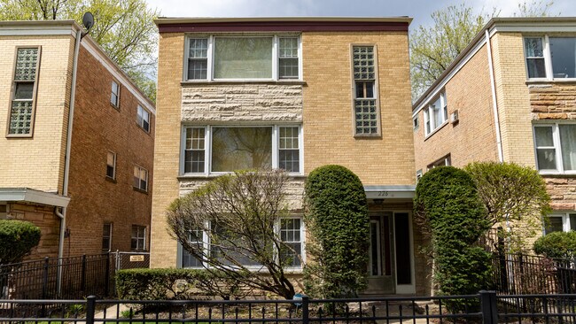 Foto del edificio - 226 Callan Ave