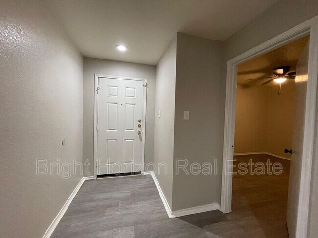 Foto del edificio - 1512 Queens Brook Ln