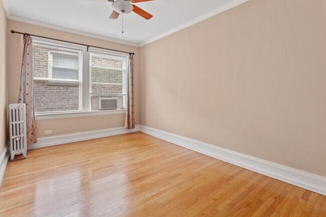 Building Photo - 2 bedroom in Chicago IL 60645