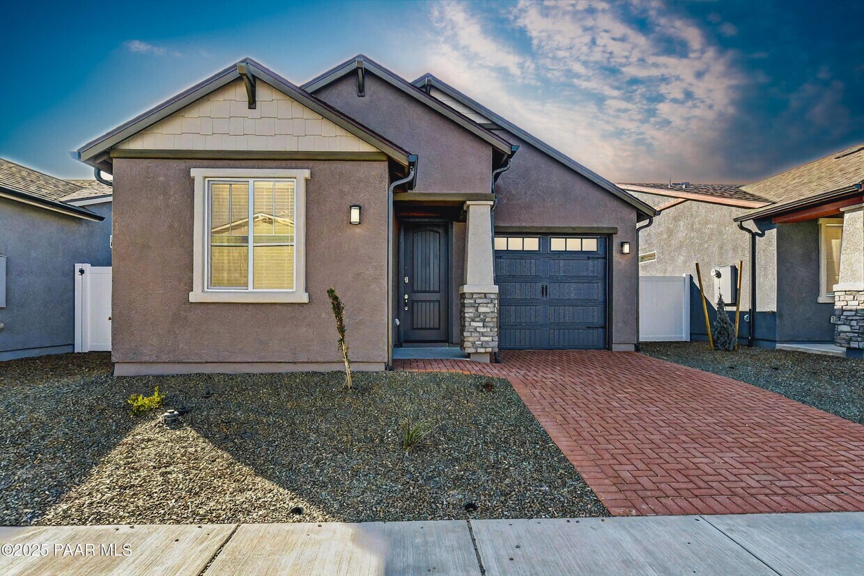 Foto principal - 175 N Village Way
