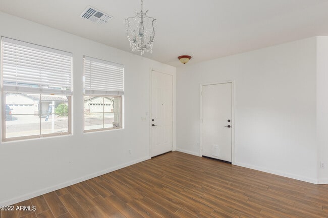 Building Photo - 1831 E Daley Ln