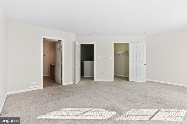 Building Photo - 1905 Camelia Ct