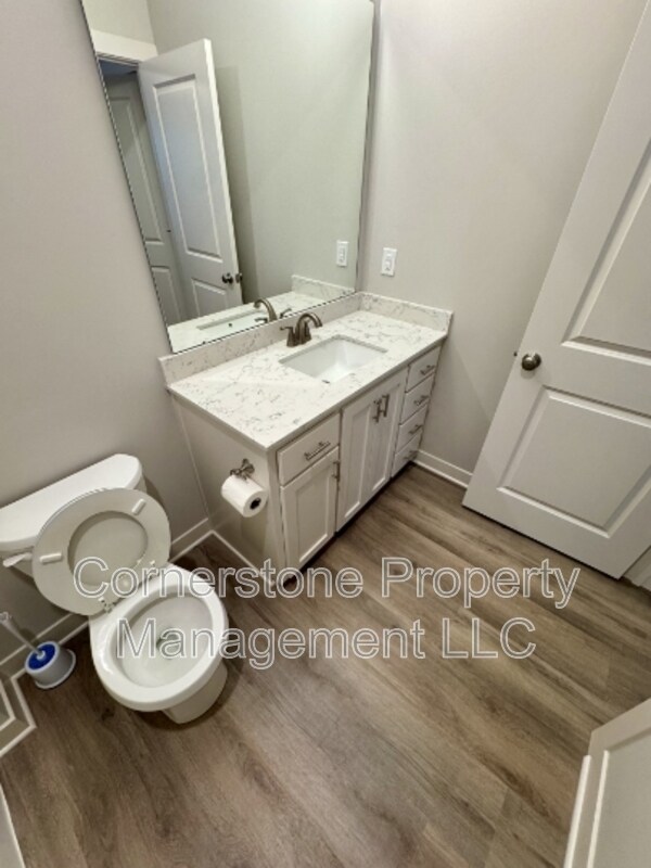 Foto del edificio - 8679 Golden Ln