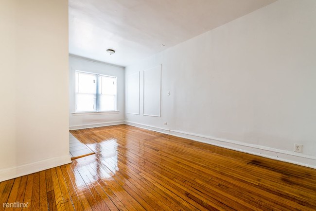 Building Photo - 7110 S Ridgeland Ave