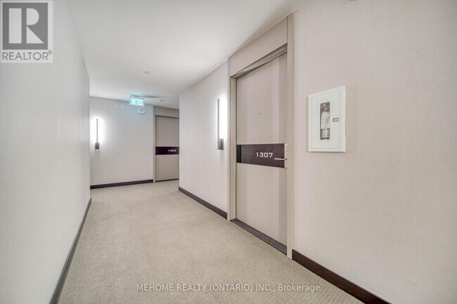 Photo du bâtiment - 33 Helendale Ave