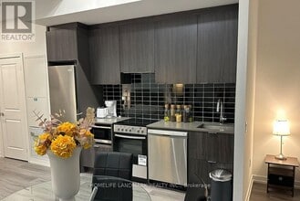 Building Photo - 395 Bloor St E