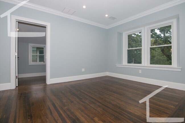 Foto del edificio - Brand New DELEADED Luxury Renovation!  Lau...
