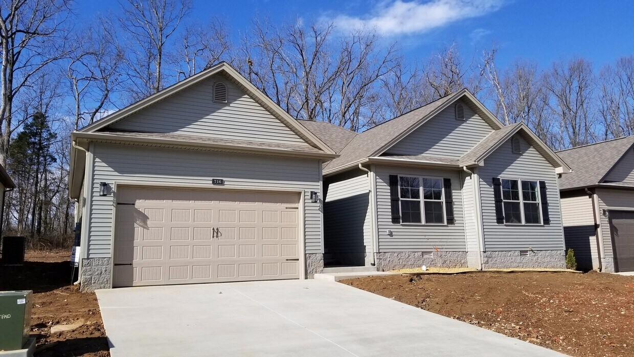 Foto principal - Spacious 3BR 2BA home with 2 car garage