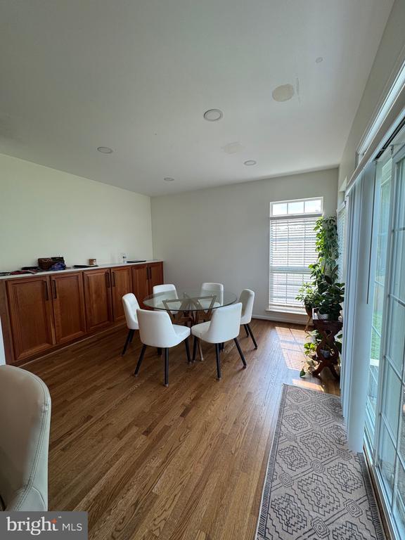 Foto del edificio - 5980 Twin Branch Ct