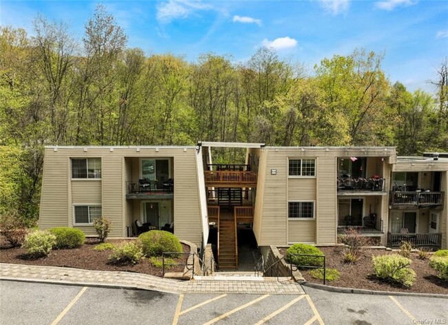 Building Photo - 428 Fox Run Ln