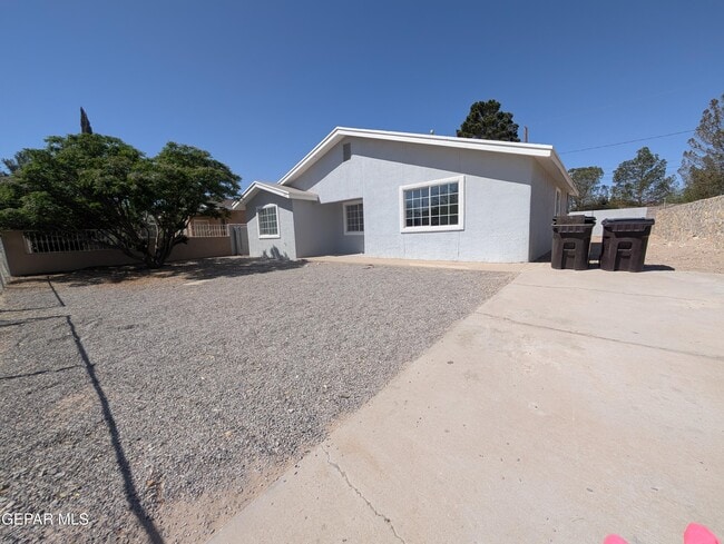 Building Photo - 120 Encino Drive