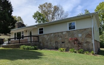 Building Photo - 708 Prentice St