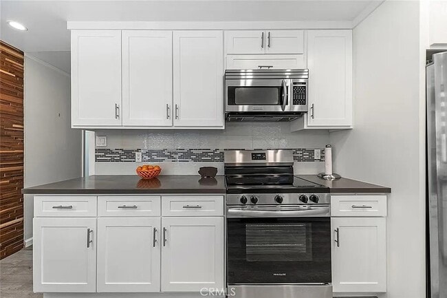 Building Photo - 2121 E 1st St