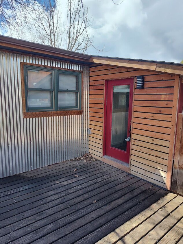 Primary Photo - 4 Bed and 2 Bath
