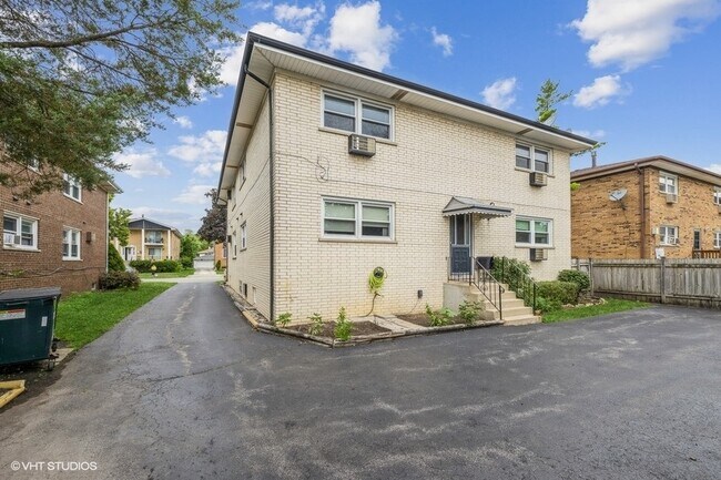 Building Photo - 4513 Maple Ave