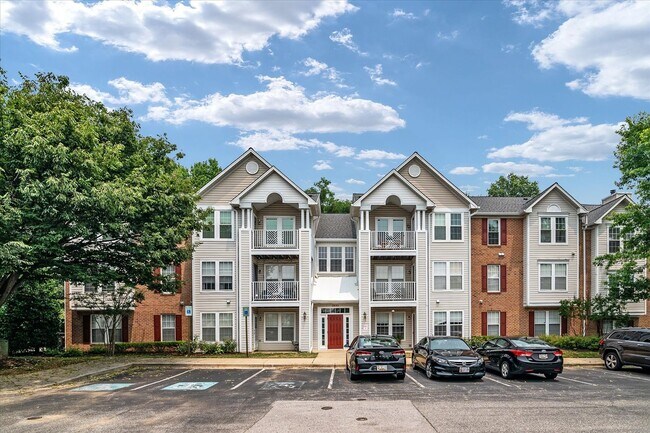 Building Photo - Piney Orchard Condo