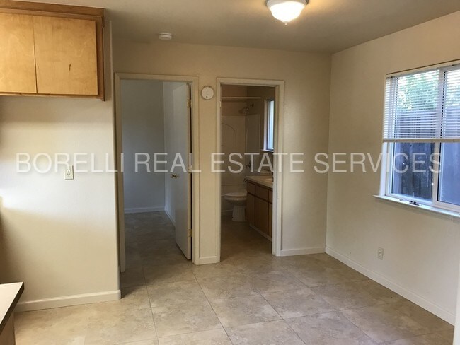 Building Photo - Very clean 3 bedroom 2 bath for Rent!