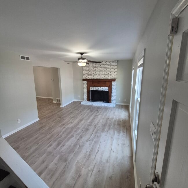 Building Photo - 195 Springdale Ct