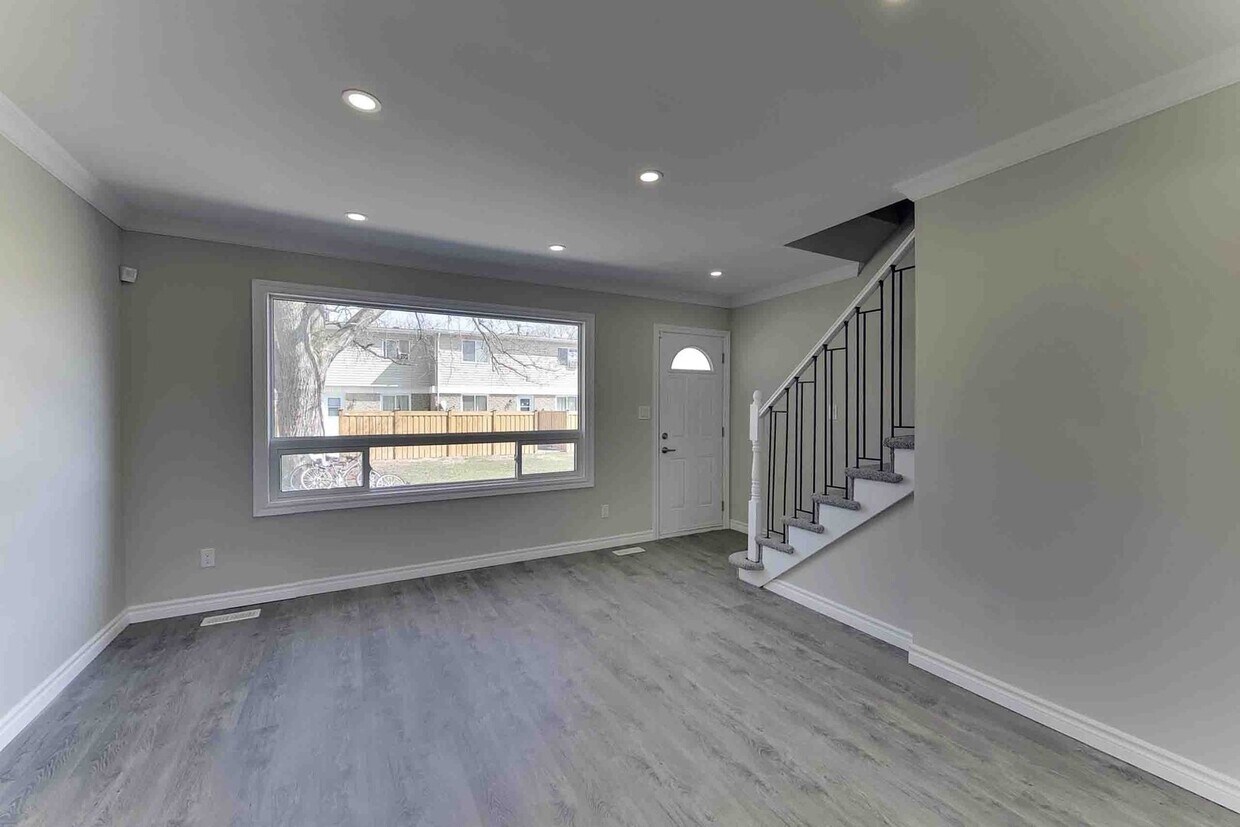 Primary Photo - 351 Murray St