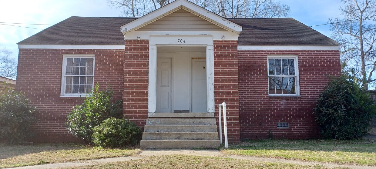 Primary Photo - 704 Pou St