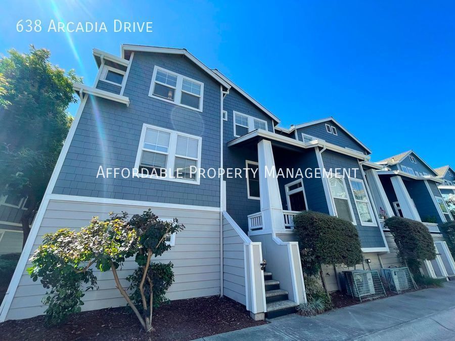 Primary Photo - 638 Arcadia Dr