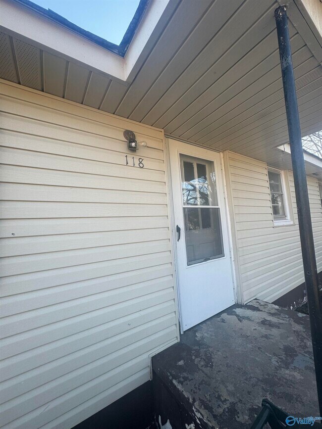Foto del edificio - 118 Brockway Rd