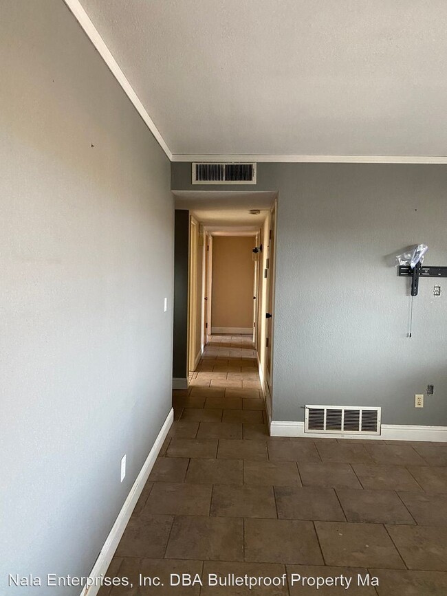 Building Photo - 3 br, 2 bath House - 11430 E. Saginaw Ave.