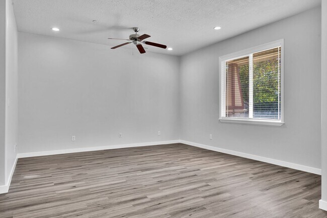Building Photo - 32 S 1580 W