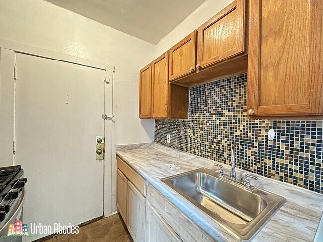 Foto del edificio - 935 W Sunnyside Ave