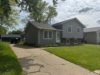 Building Photo - 1841 Valley Dr