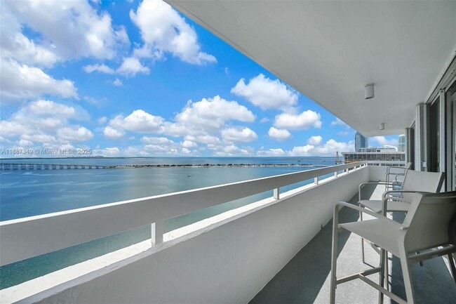 Foto del edificio - 1627 Brickell Ave